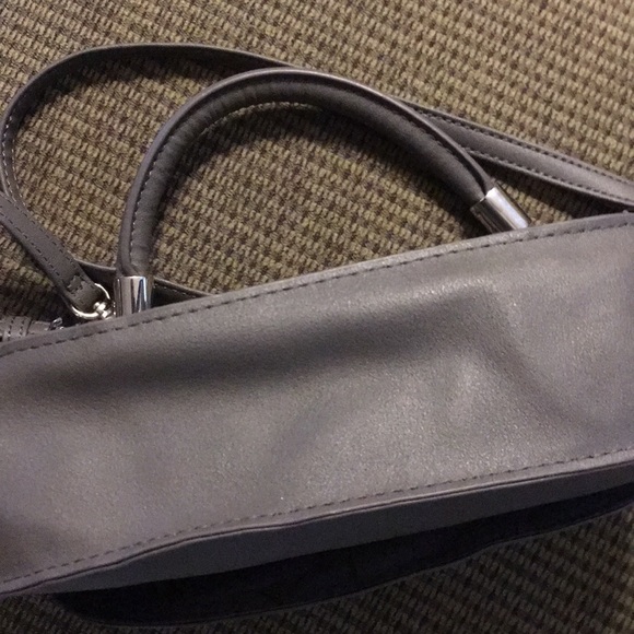 Danielle Nicole Cross Body Bag - Picture 6 of 8